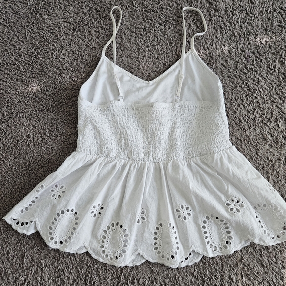 💗 White Eyelet Lace Top - Picture 2 of 3